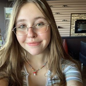 Meet your Posher, Ella